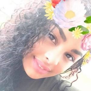 Meet your Posher, Roxana